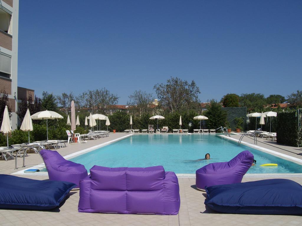Residence Cleo Llido Degli Estensi Eksteriør billede